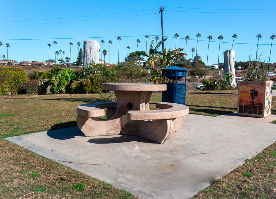 Picnic-tables-in-Swami's-Beach