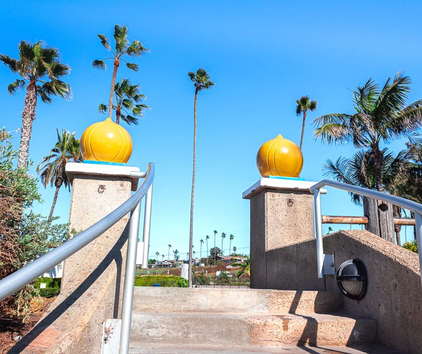 Swamis-Beach-entrance-view