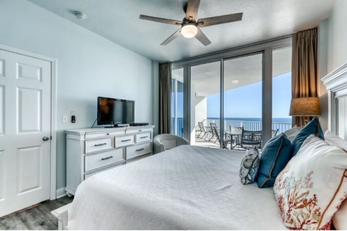 Lighthouse 1115 Gulf Shores Hotels on the Beach with Balcony Image 4