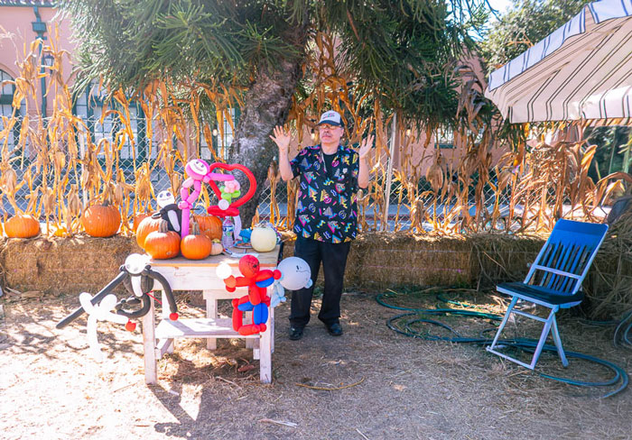 Goff-Family-Pumpkin-Patch-Liberty-Station-review-with-Man-making-Ballons